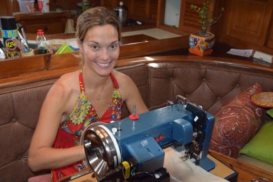 Cosette la machine à coudre et Delphine