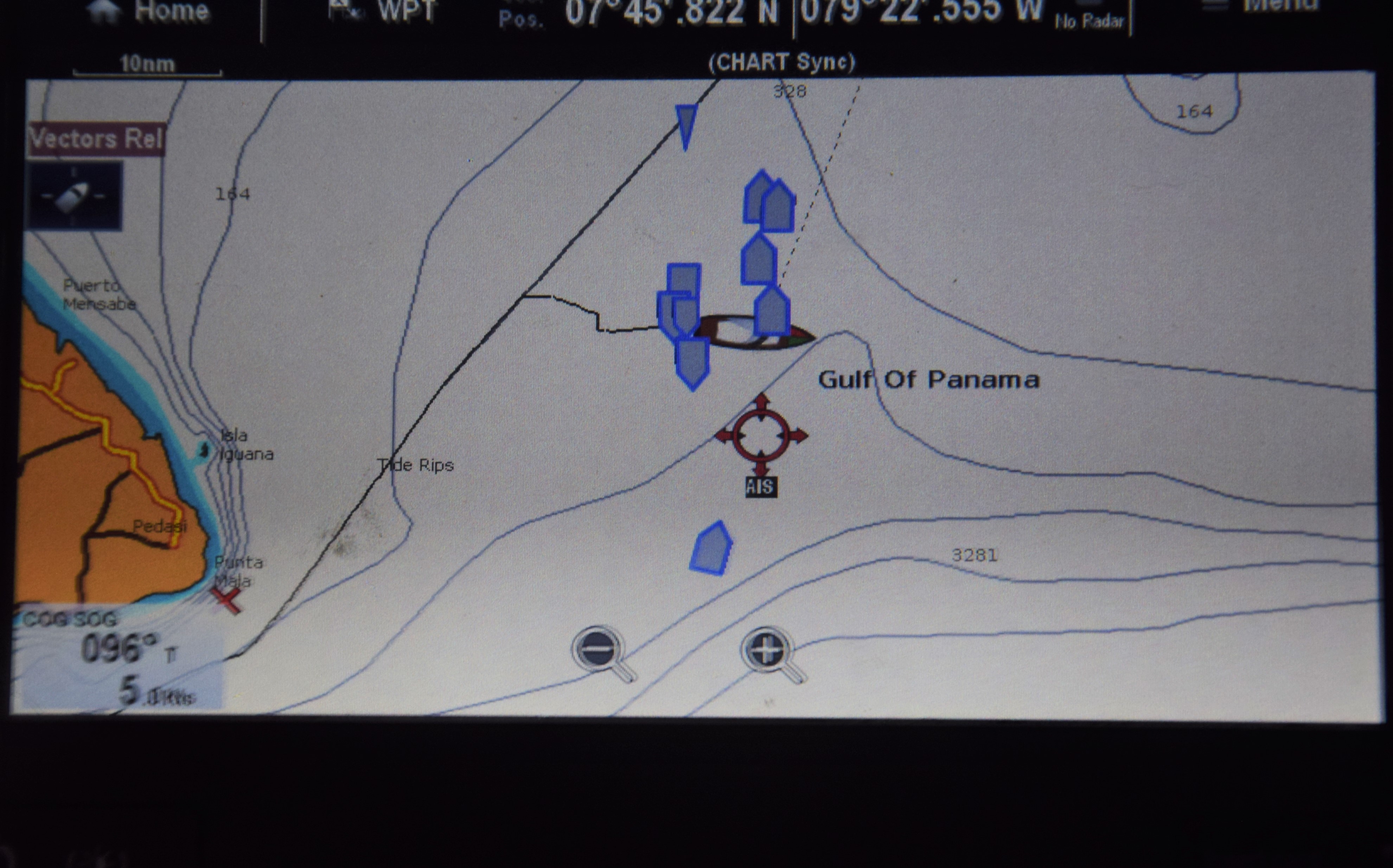 Traffic maritime à 60 miles nautiques de la ville de Panama
